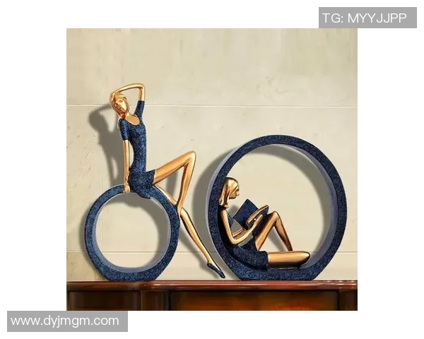 精美足球球星摆件酒柜打造奢华家居氛围尽显运动激情与品味 精美足球球星摆件酒柜打造奢华家居氛围尽显运动激情与品味