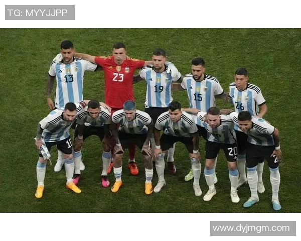 足球巨星齐聚一堂 共谱绿茵传奇与辉煌时刻 足球巨星齐聚一堂 共谱绿茵传奇与辉煌时刻