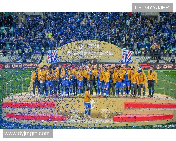 足球传奇告别绿茵场泪水与荣耀交织回忆涌上心头